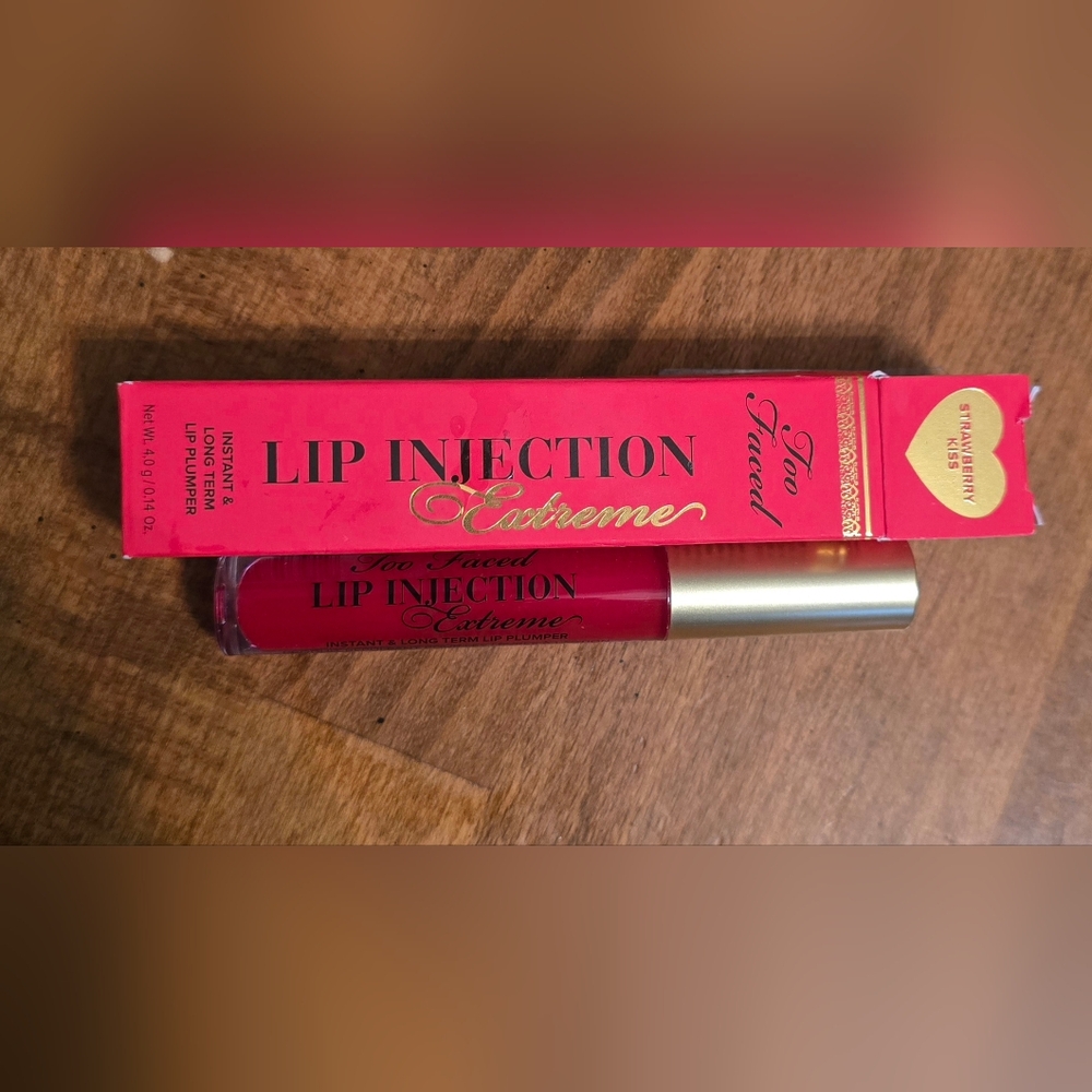 Too Faced Lip Injection -Strawberry KISS Extreme Gloss